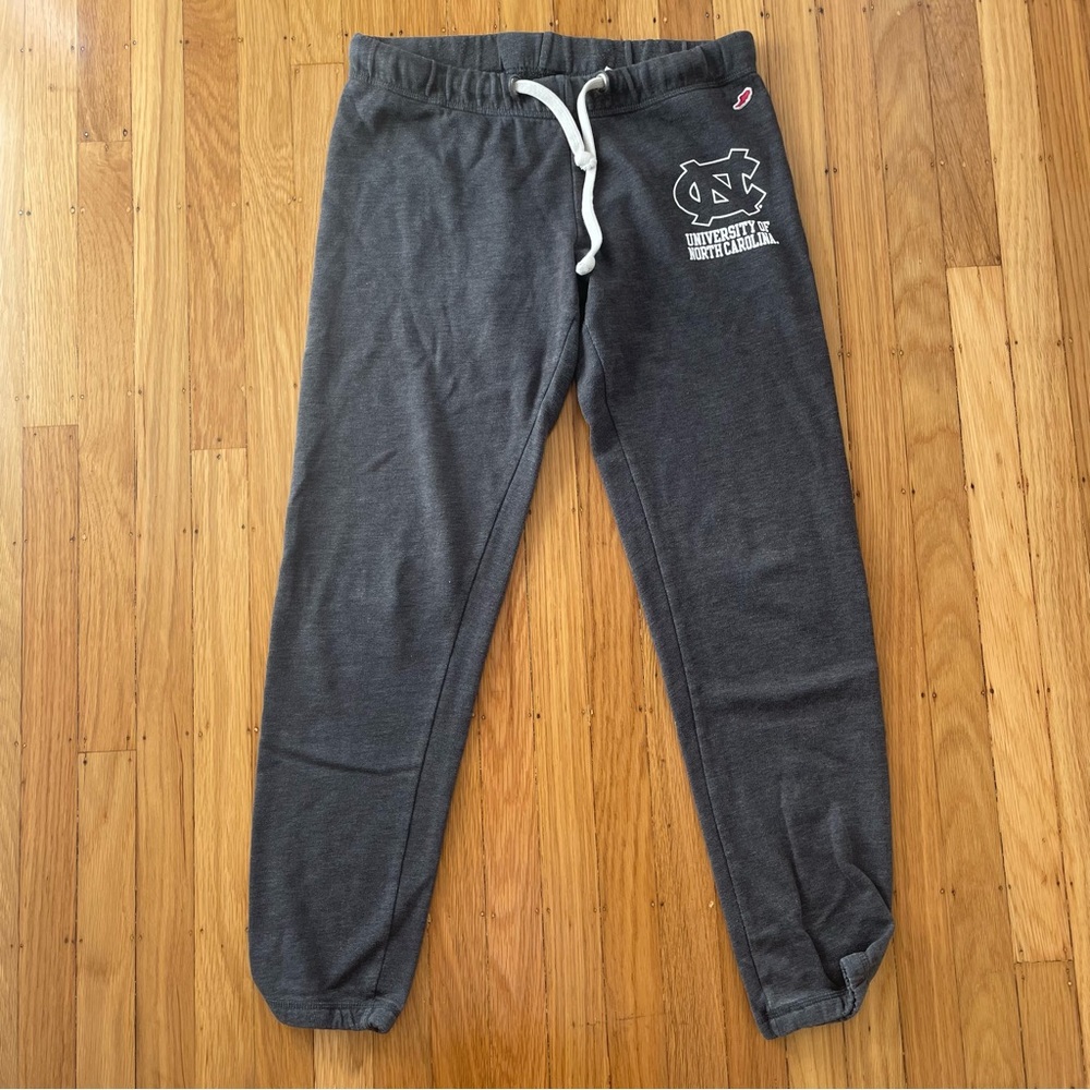 UNC collegiate drawstring sweatpants in gray size Small